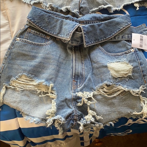 Denim Short With Belt - Picture 2 of 3